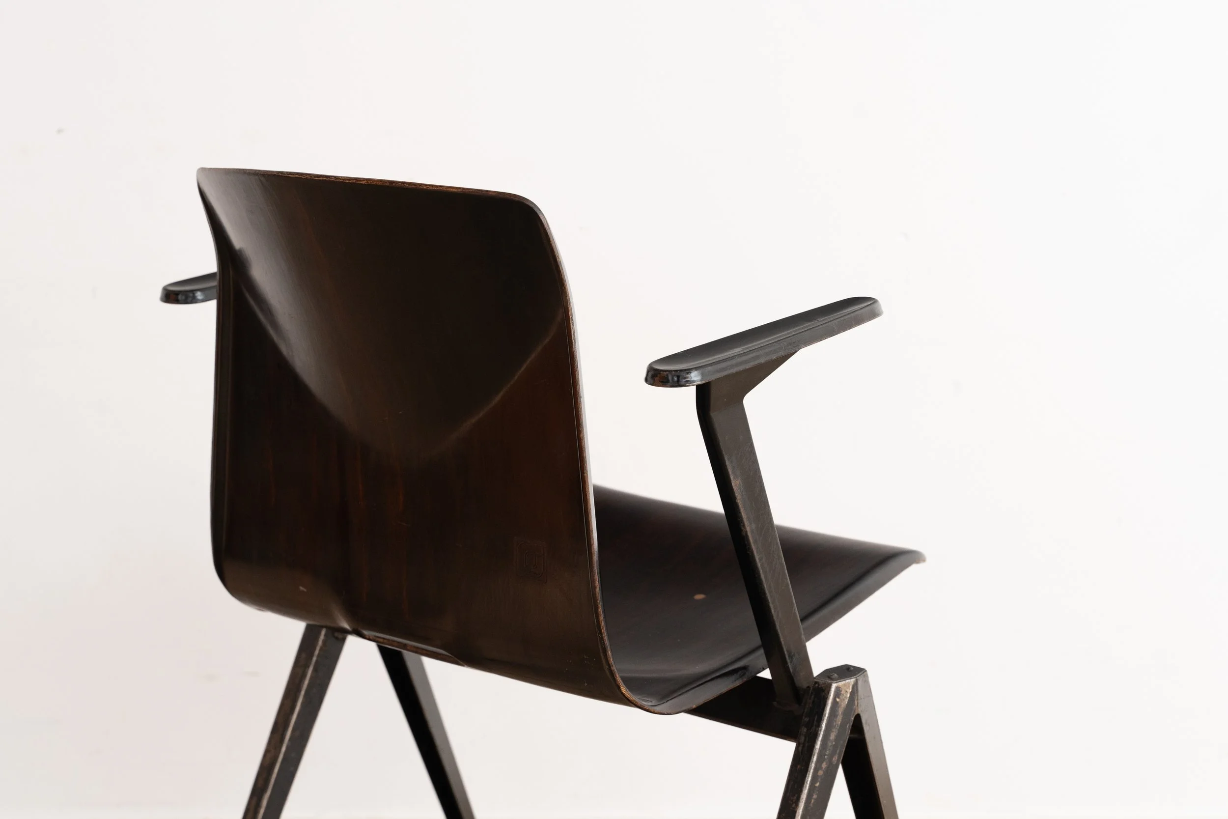 椅子 Galvanitas chair S22 brown&black Vintage Industrial Charm: Durable and Stylish Galvanitas